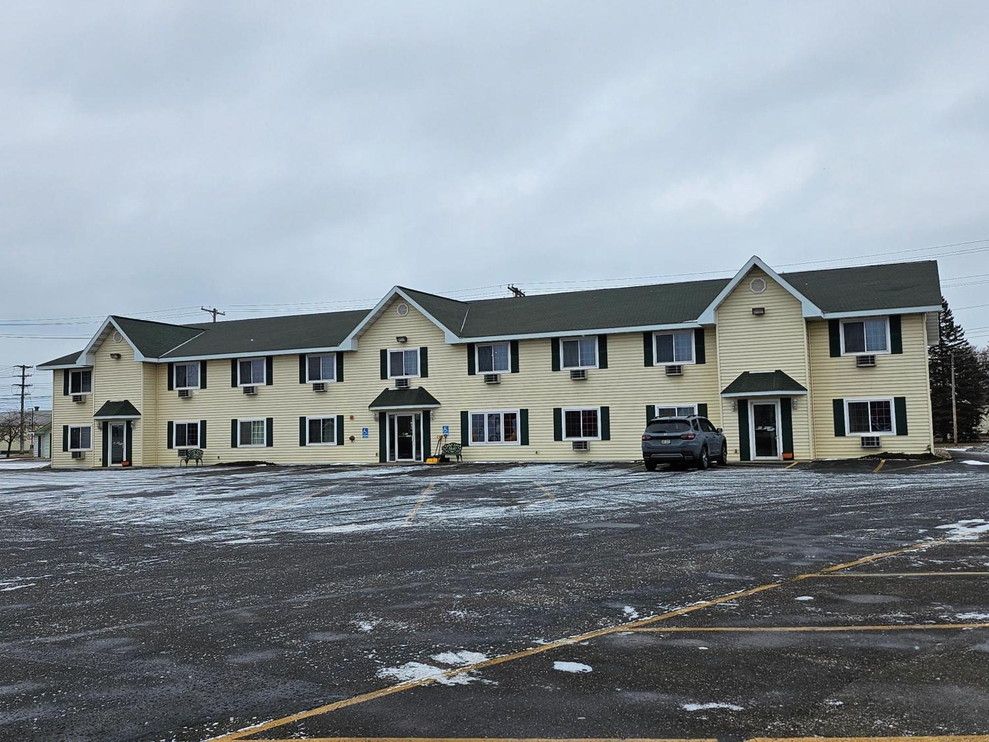 Lincoln Host Motor Inn Escanaba Exterior foto