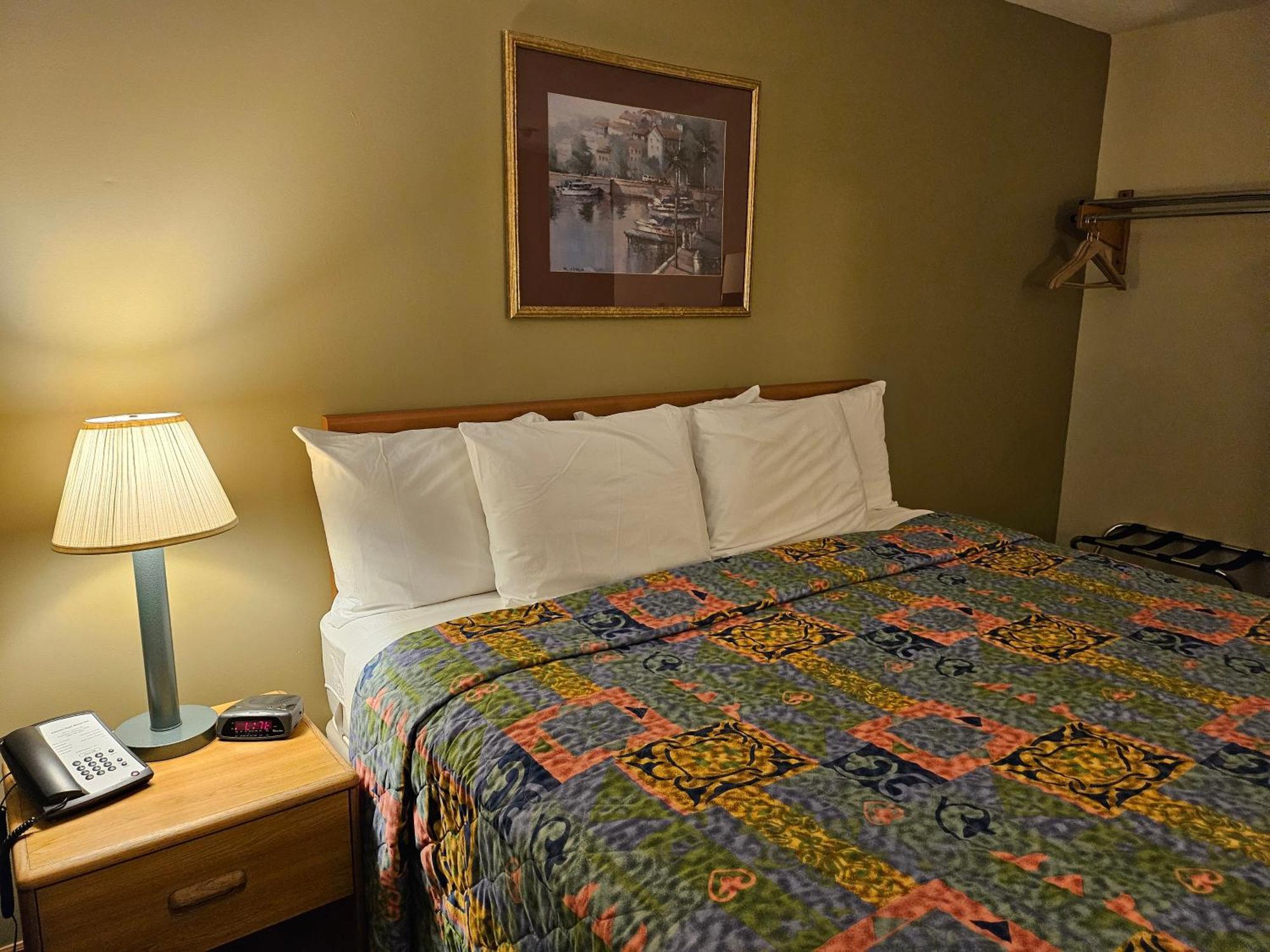 Lincoln Host Motor Inn Escanaba Quarto foto
