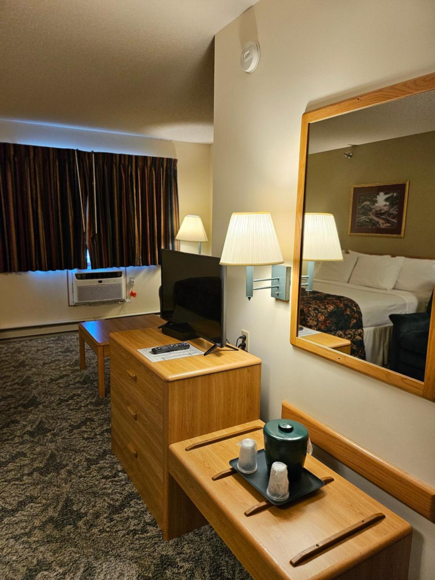 Lincoln Host Motor Inn Escanaba Quarto foto