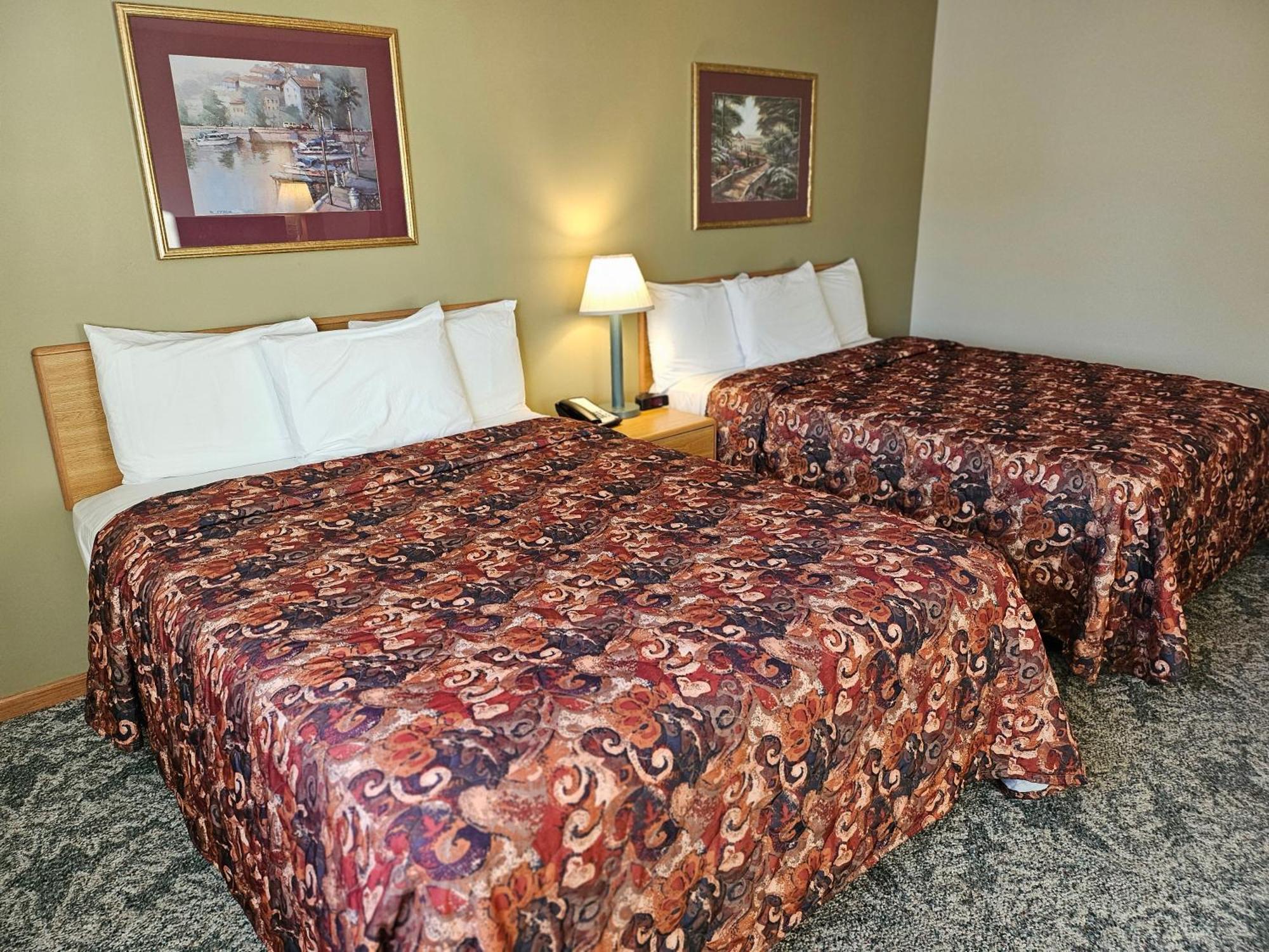Lincoln Host Motor Inn Escanaba Quarto foto