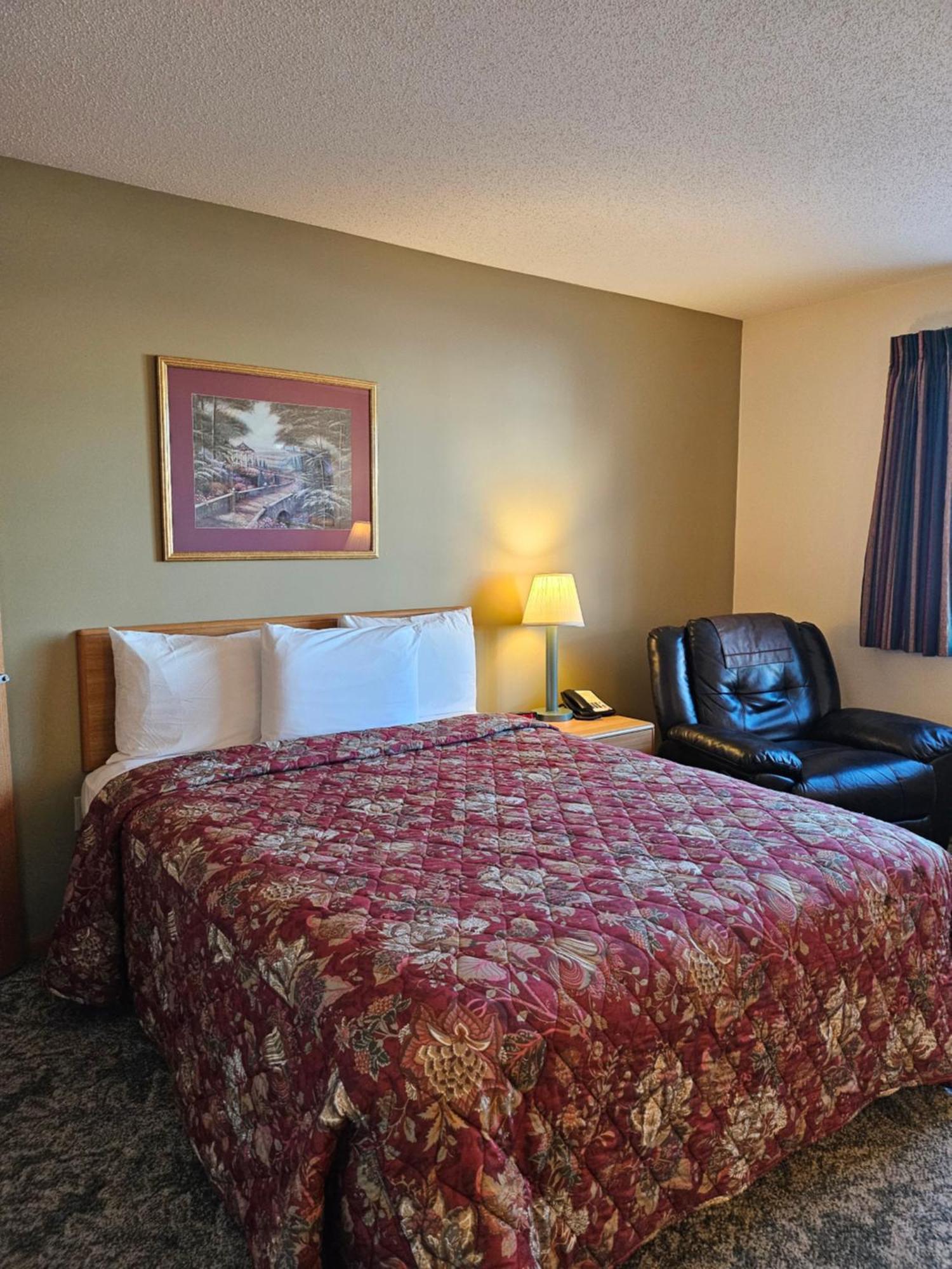 Lincoln Host Motor Inn Escanaba Quarto foto